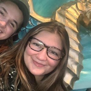 Meet your Posher, Macie